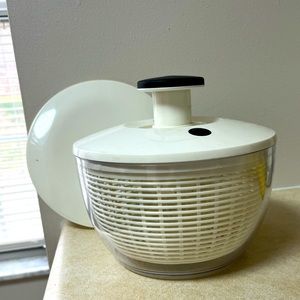 EUC OXO salad spinner w/ bowl